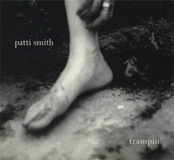 Patti Smith - Trampin' (Sony Music / Columbia Records) 2004